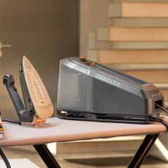 Braun CareStyle 7 Pro IS 7286 BK Steam Iron 2700W - Elegant Black & Gold Design for Effortless Ironing!